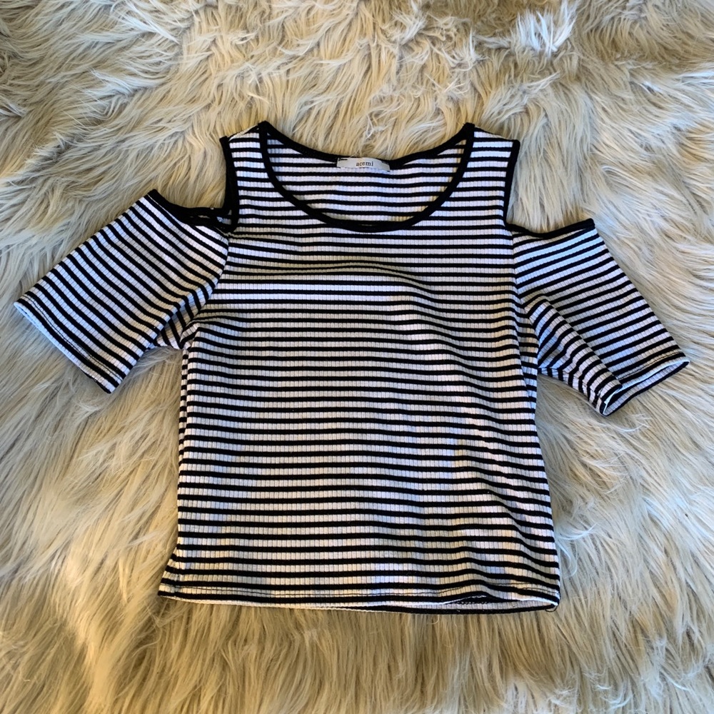 Cold shoulder T-shirt.